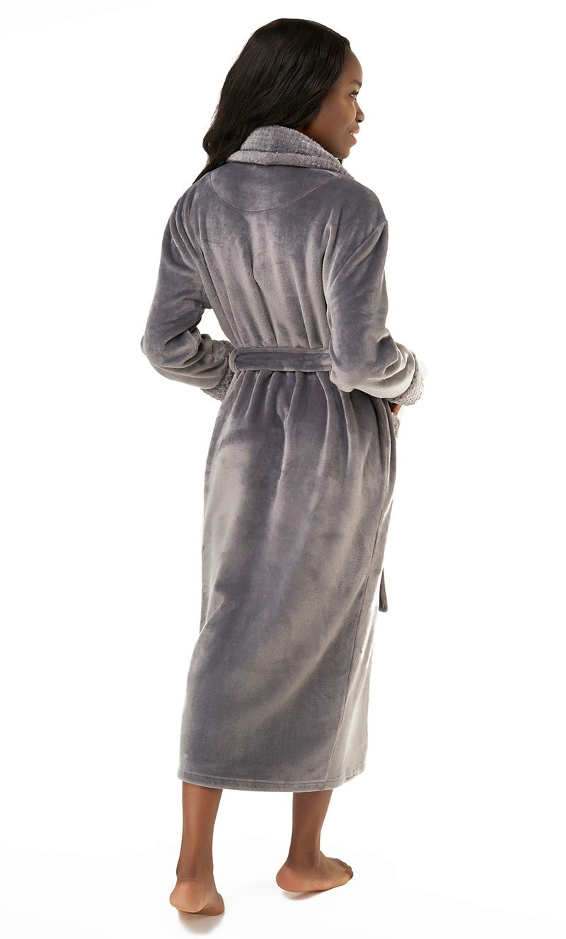 Turquaz Oversize Premium Luxury Ultra Soft Warm Robes for Women Plush Fleece Bathrobe for Women with and Spacious Pockets - Image 4